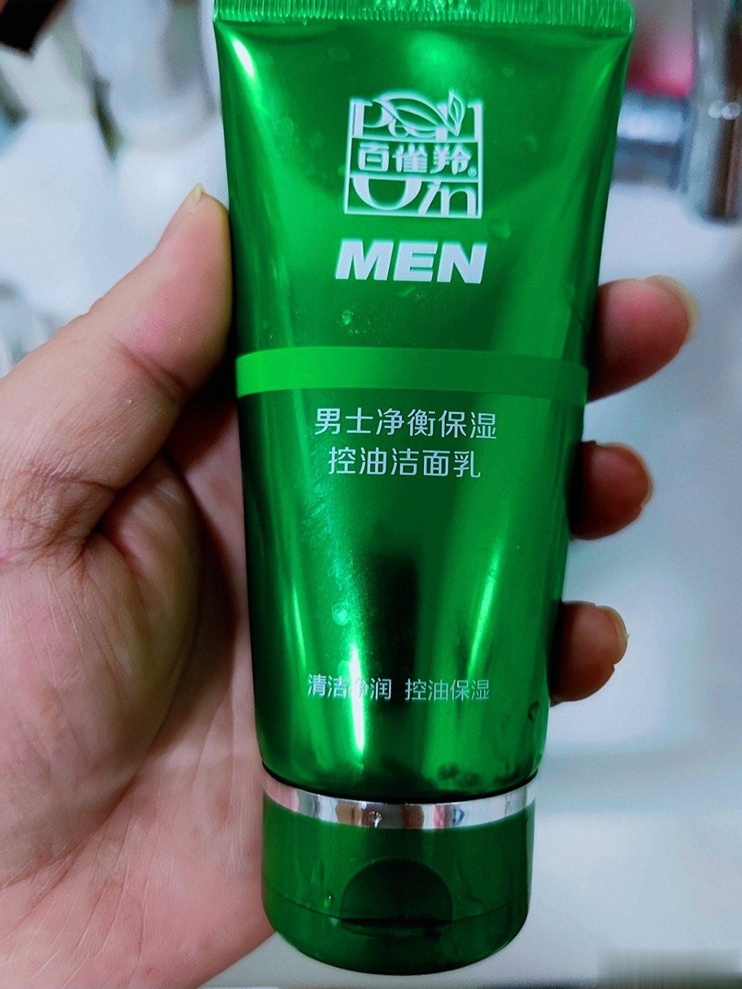 #国货燃起来了#   秋冬如何有效护肤？还得看国货！我一直在用的是百雀羚男士净衡