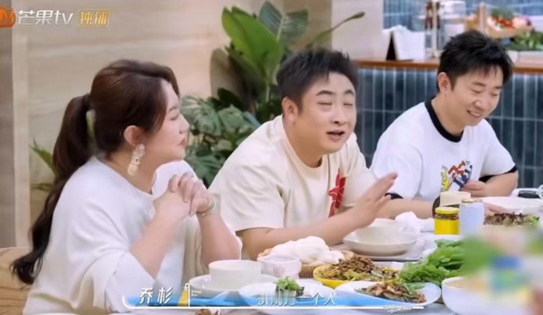 何炅高情商输出收获哇声一片何炅一句话把所有人哄成翘嘴谁能不佩服何老师的语言功底，