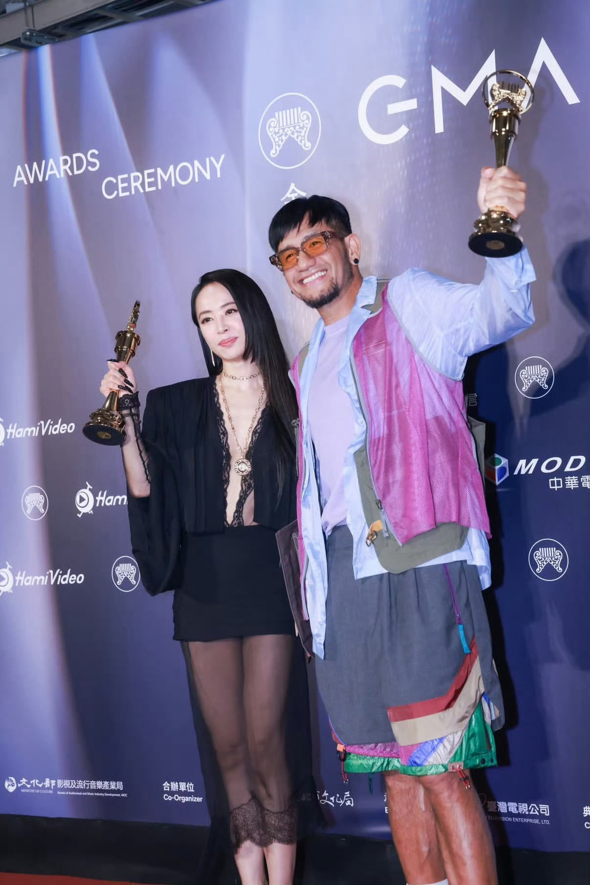 金曲奖 这一届奖颁的太正确了！我心中的歌后歌王就是蔡依林和张震岳！！！实至名归！