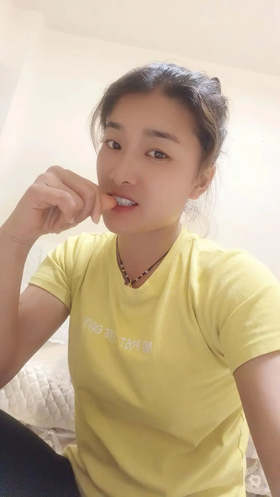 老天赐我女儿身，却给了我爷们魂！都说女人是水做的，可我偏是石头做的。老...