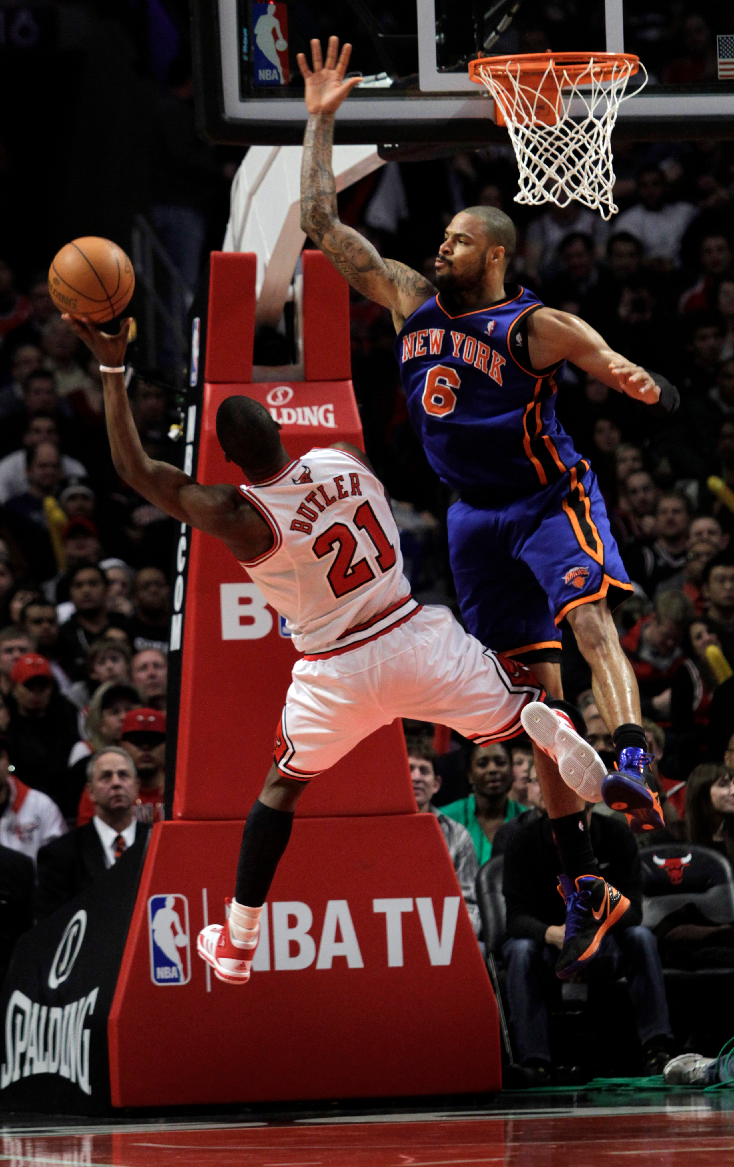 Jimmy Butler Vs  Tyson Chandler 右 