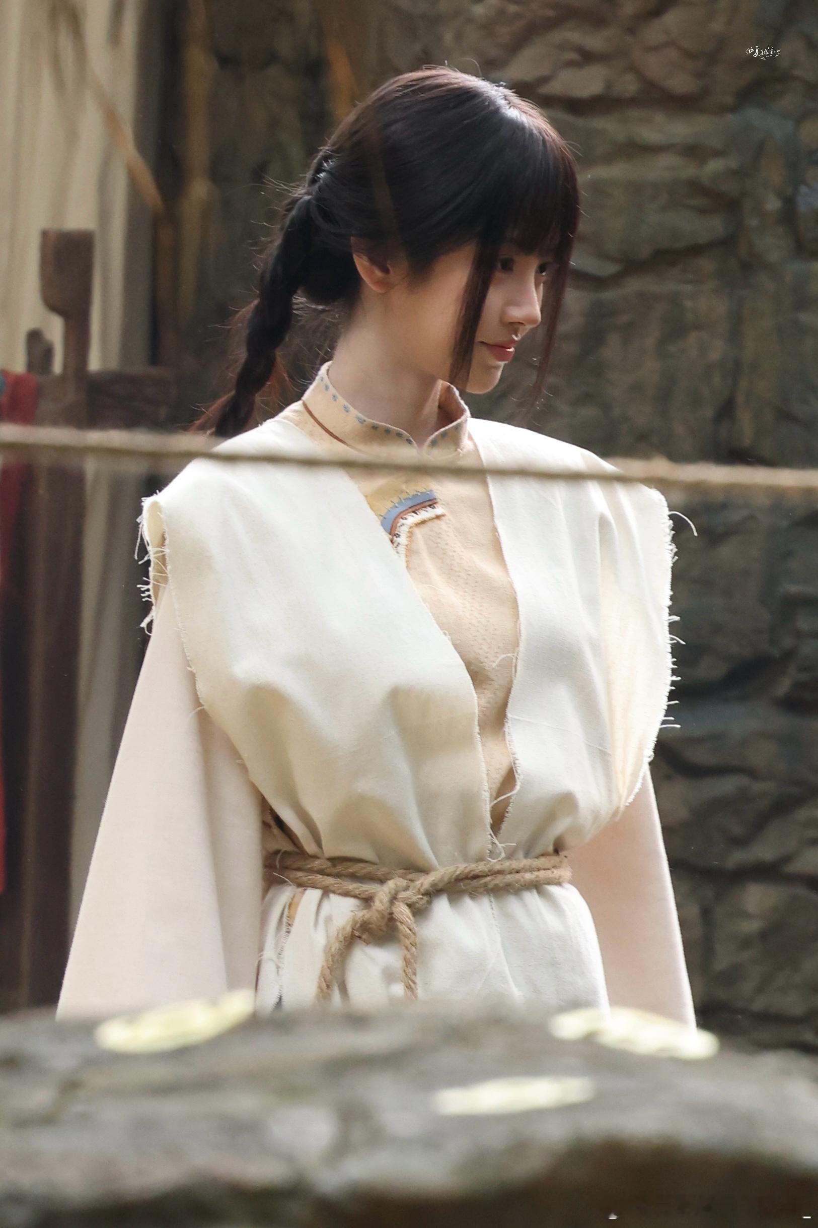 鞠婧祎万花世界孝服路透期待住了