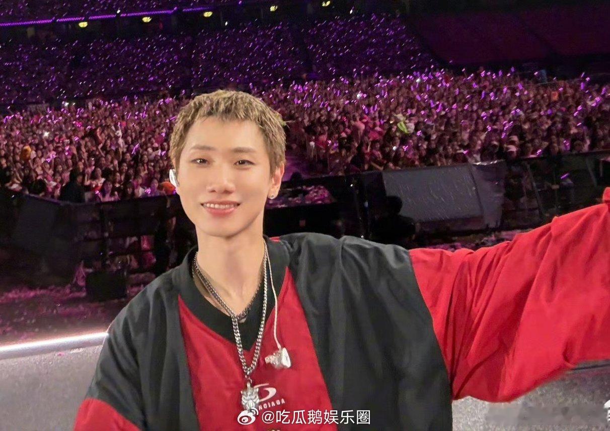 汪苏泷广州还没晴汪苏泷改了晴的最后一句雨衣人海搭配改编后的歌词，雨天赋予《晴》别