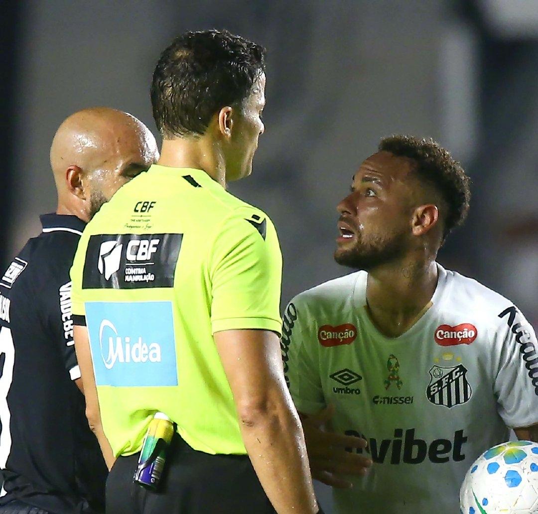 欧洲转会新闻汇总！
★惹祸精！
内马尔在昨天的巴甲联赛比赛结束后，用歧视性语言羞