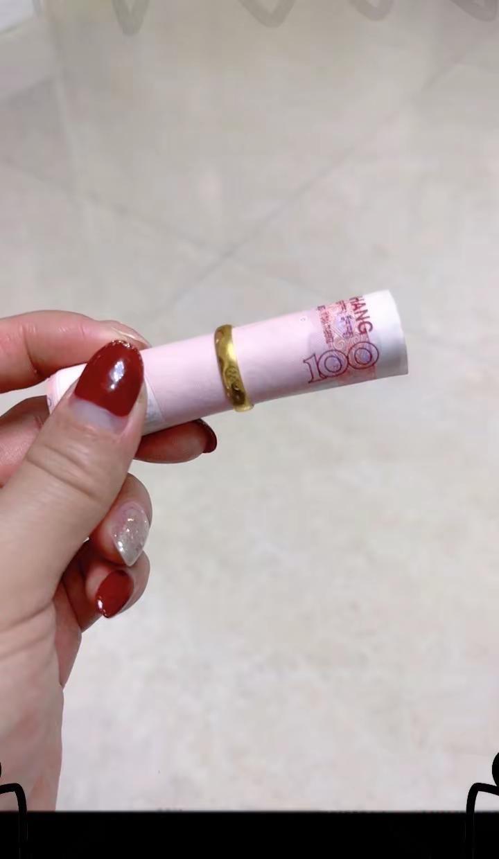 我用戒指套住财运💰好好挣钱，好好减肥，争取也穿上碎花裙，感受一下 polo衫的