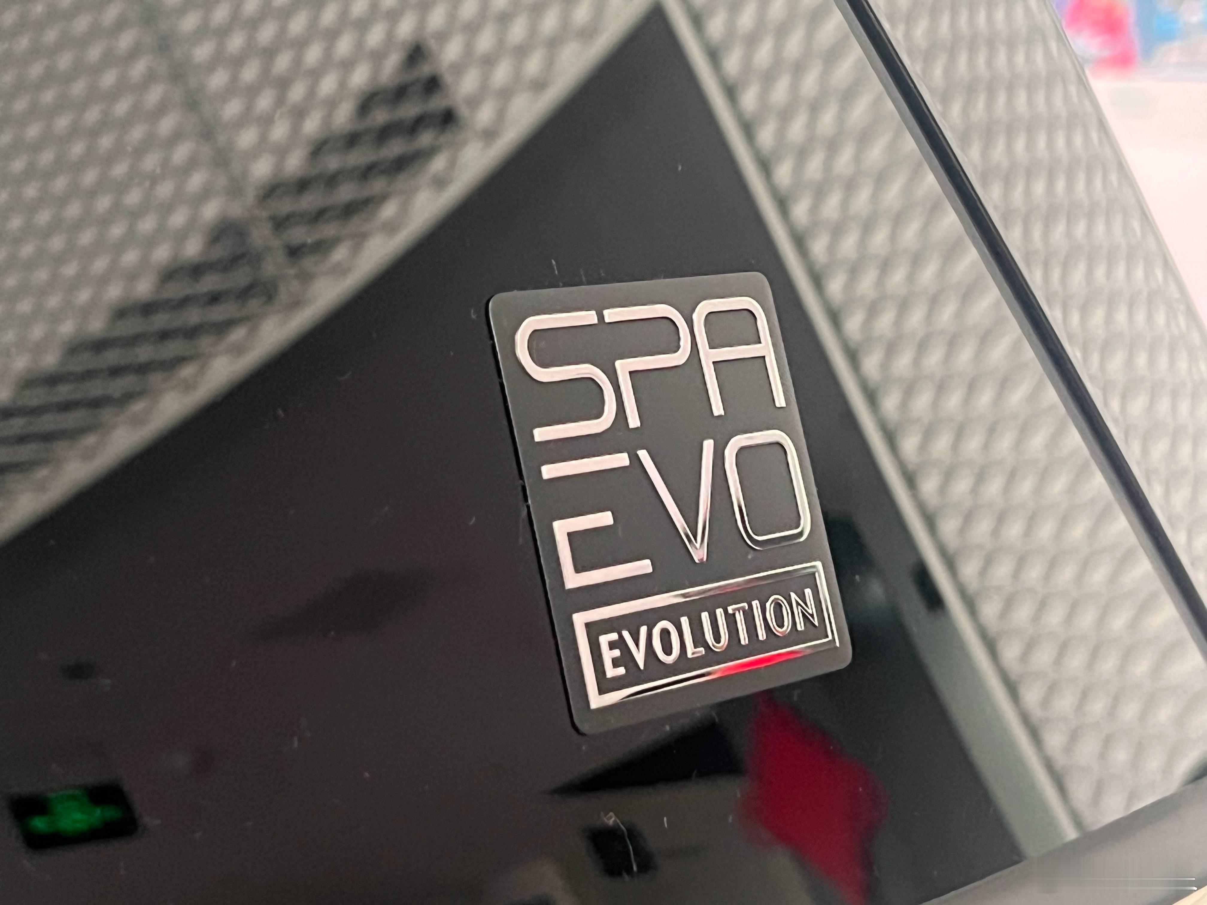 领克900五座版的配置确实非常的顶闭式双腔空悬+CDCFlyme Auto2.0