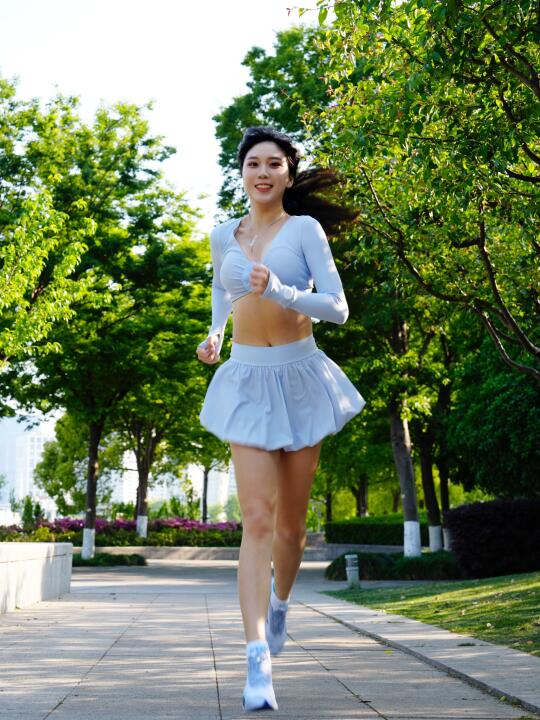绿道滨江奔跑的她  整个人在发光耶✨