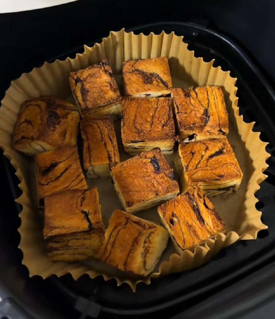 朋友们，董董家里真的有吐司，样品是真的没拿，这是哪里来的呢？不过只要是给董礼貌吃