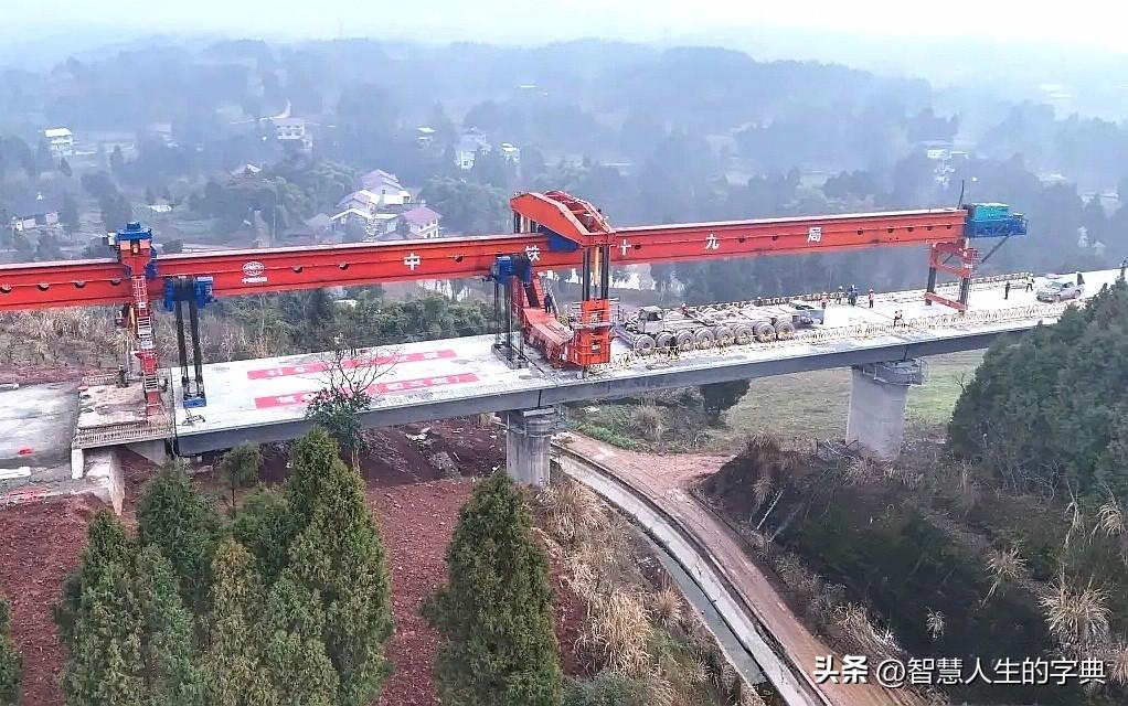 成渝中线年底或联调联试，两地实现1小时互达再提速！
 
官宣定调，成渝中线高铁全