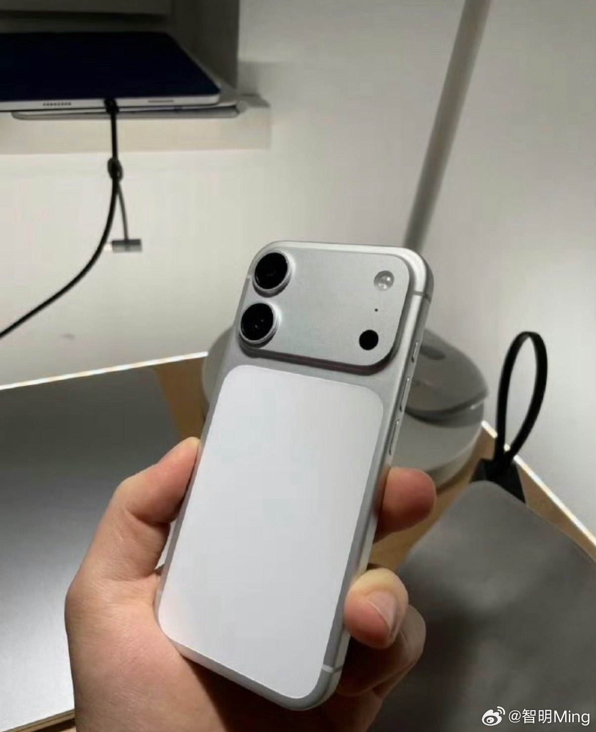 又有爆料消息称2027年春季推出的iPhone18普通版和18e会上A20芯片，