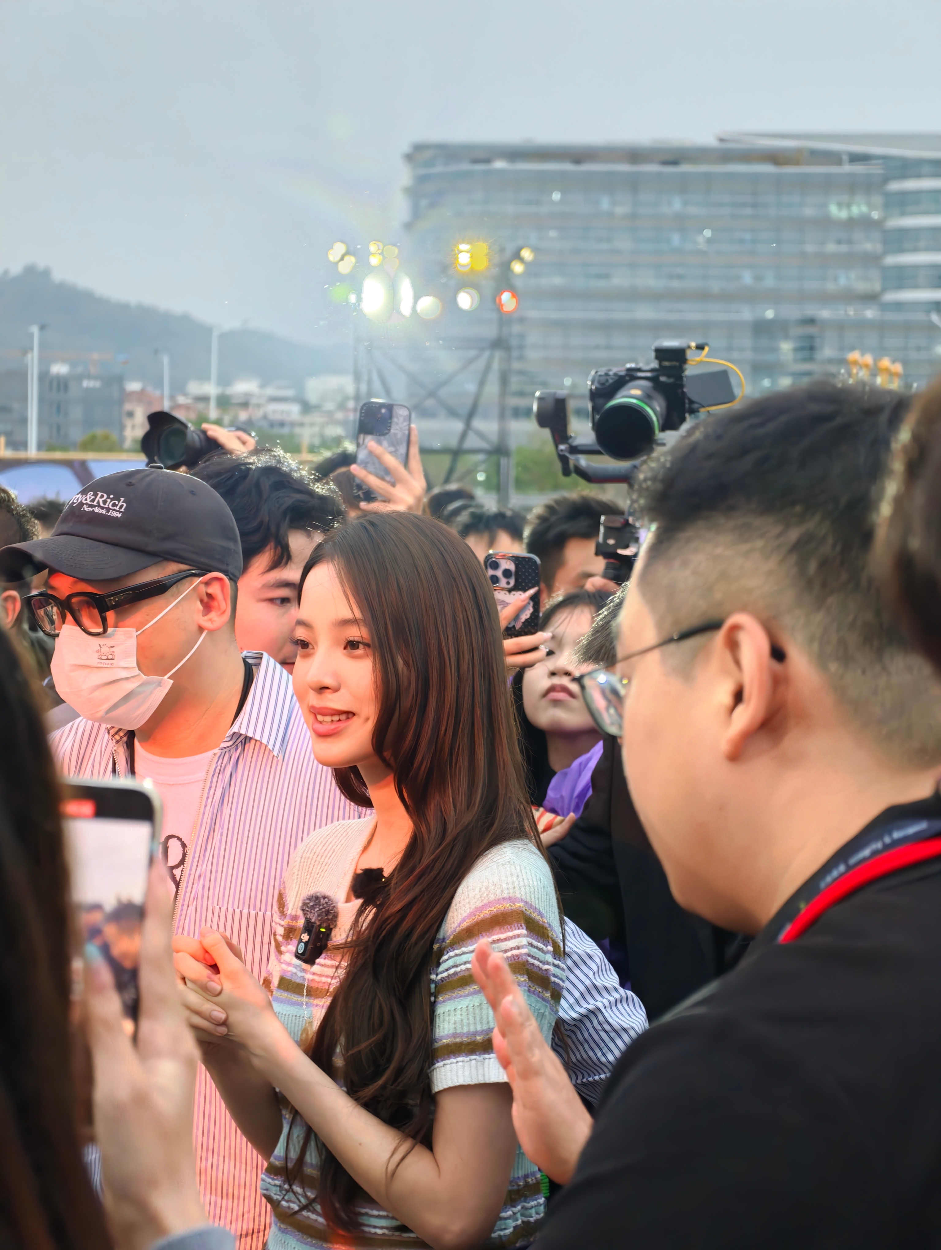 我知道欧阳娜娜好看，但你能不能矜持一点。