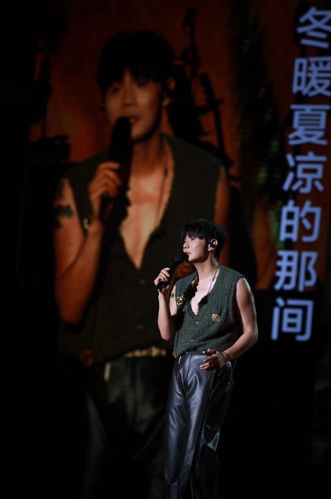 #李荣浩天津返场#以前一起去听李荣浩演唱会的朋友现在还在身边吗？希望大家永远都能