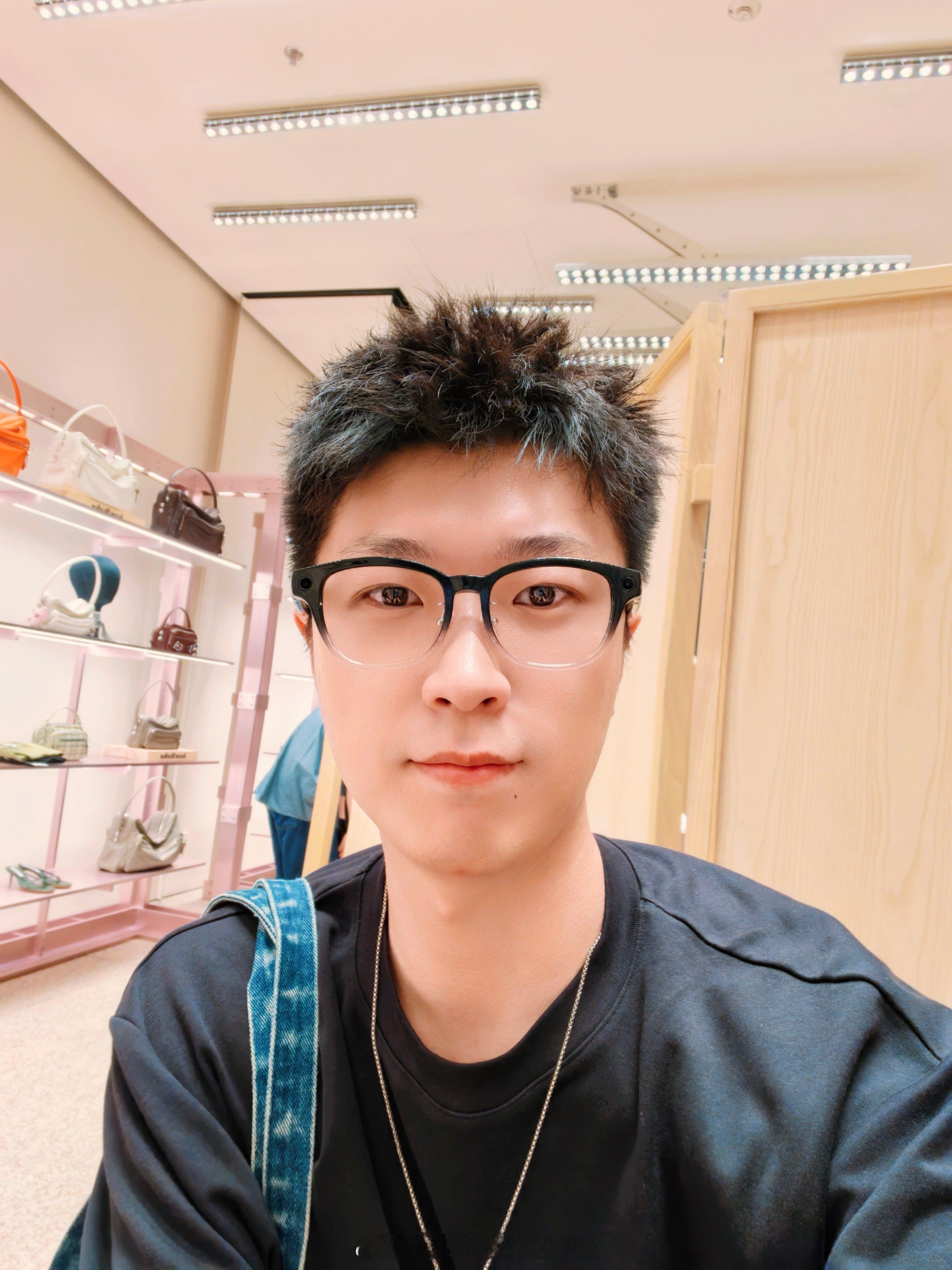 深度使用了一下华为AI眼镜过两天给大家写测评！首款鸿蒙AI眼镜眼里有绝活儿