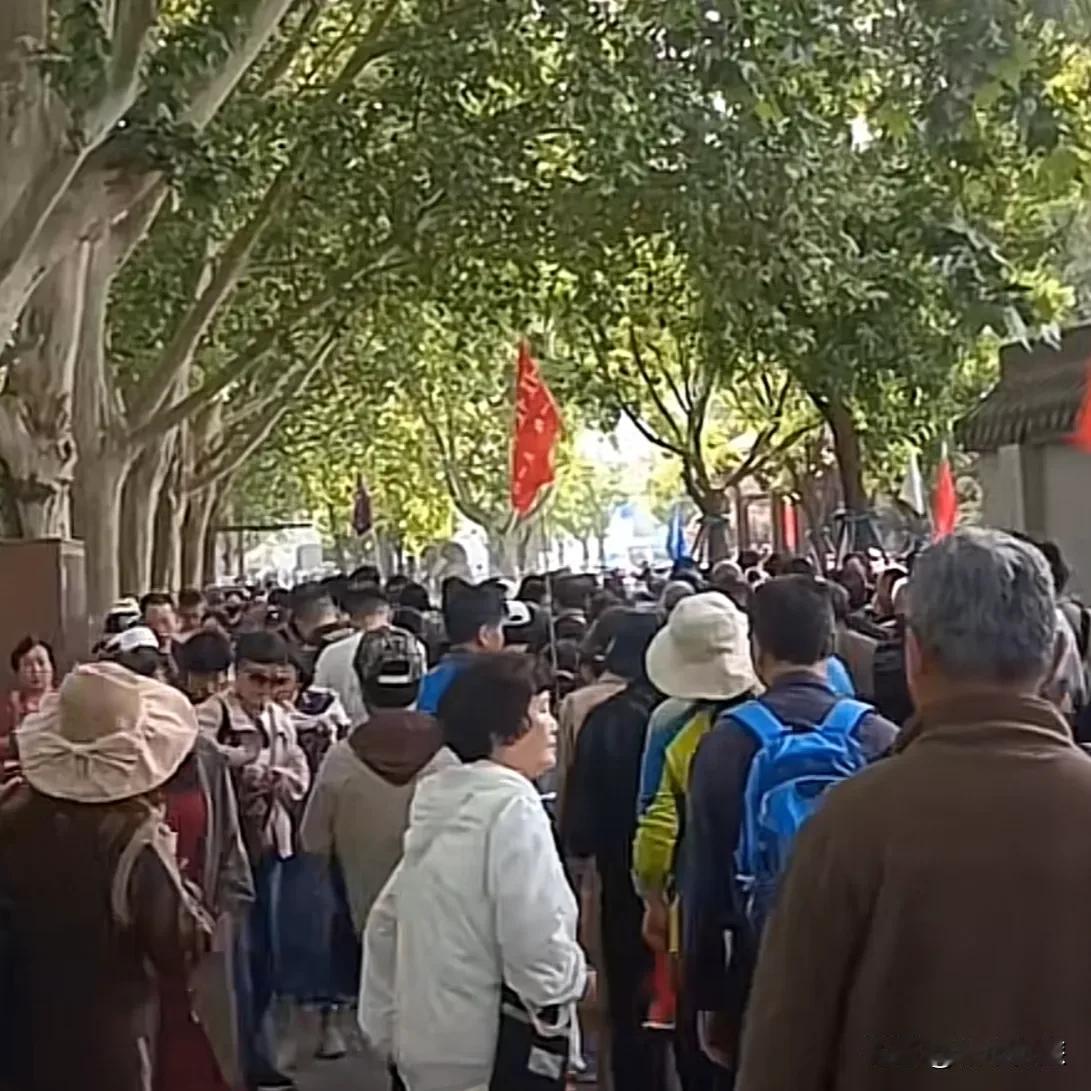 西安是网红城市，也是旅游城市，城市旅游热度非常高，可以说是没有淡季。
这还不到五