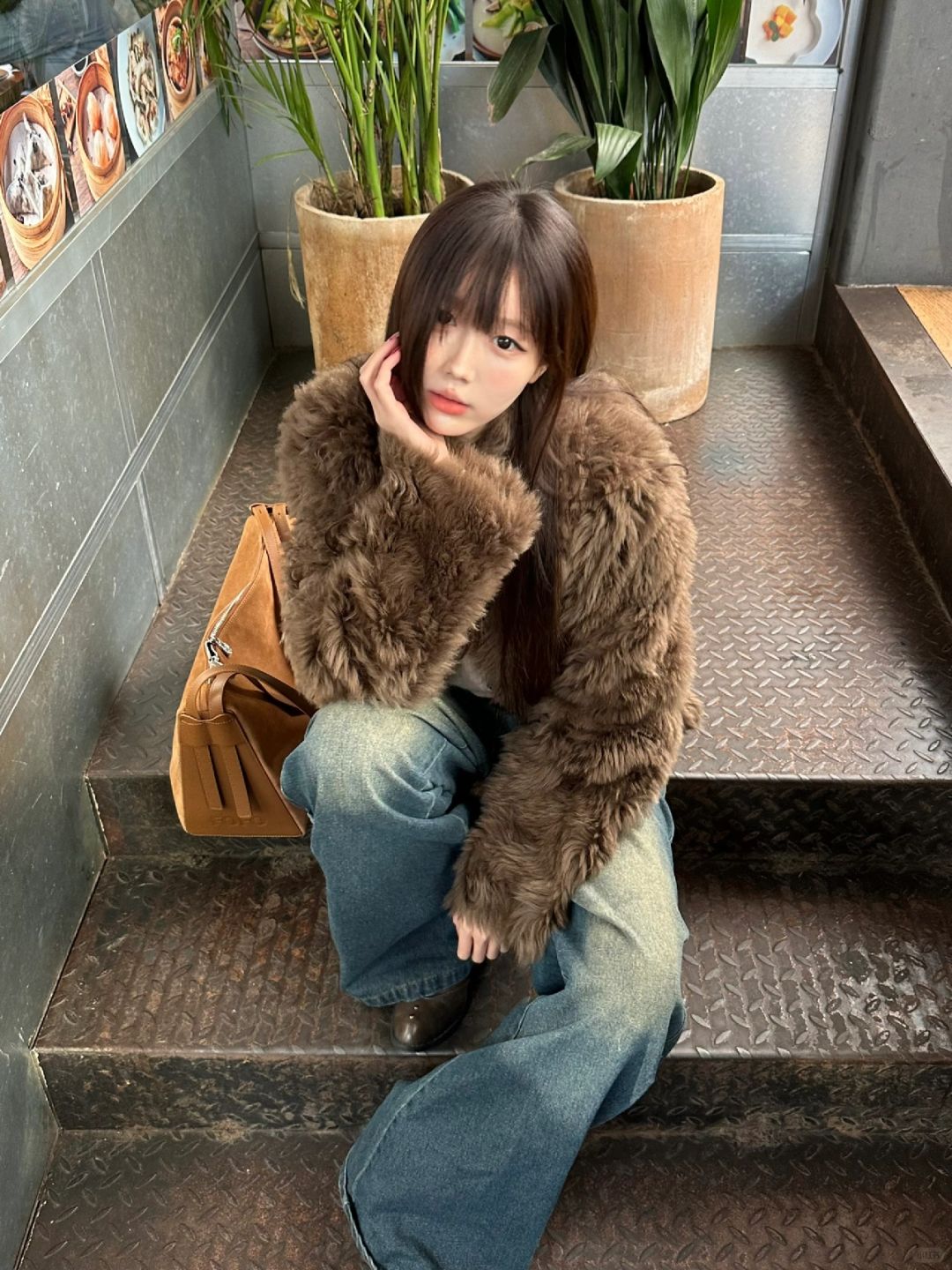 那个女孩 留着长长的头发