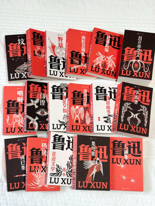 乐宝终于收到了心心念念的《鲁迅文库》‼️