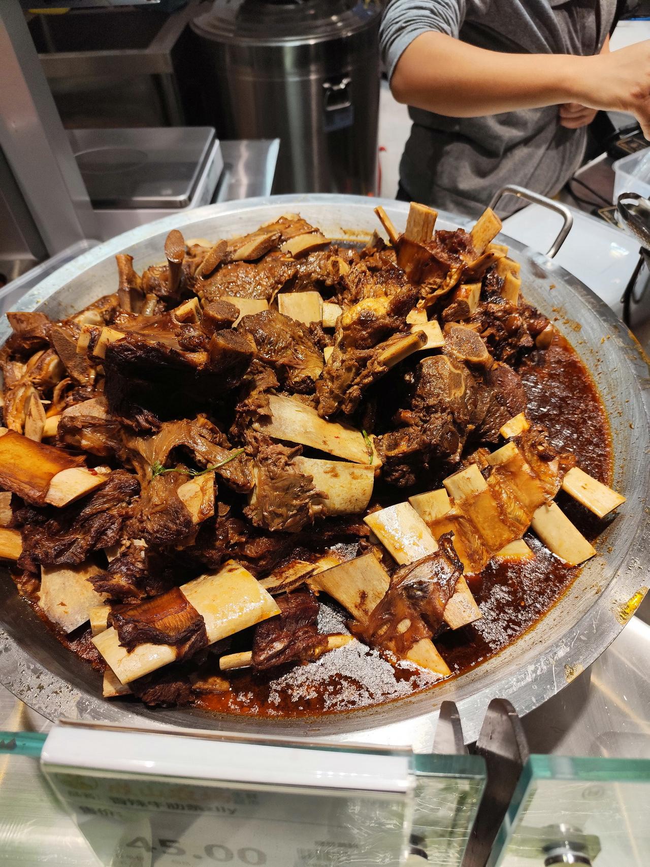 西安美食新据点，来尝尝成山农场的“卤味江湖”：走进成山农场凯德御锦城店，卤香直接