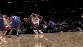 最近刷到了奥尼尔的一组数据震撼到我了！
1992年参加选秀大会时，奥尼尔百米速度