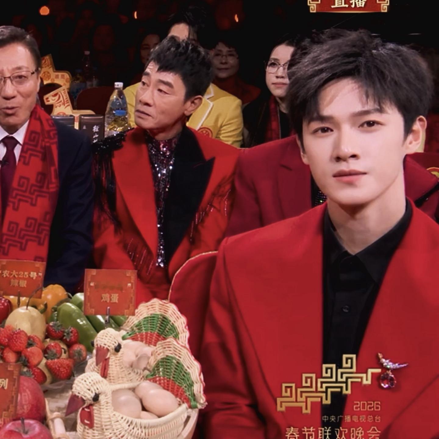 这个台下的李昀锐好正吧🥰春晚段子大考春晚 李昀锐内娱舒肤佳