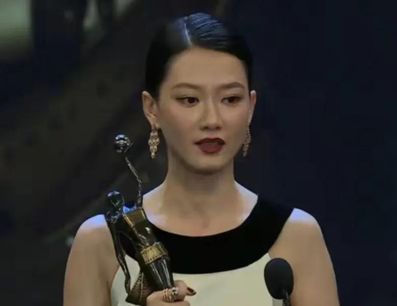 第四十四届金像奖爆冷，梁家辉五封影帝，章子怡马丽坐一晚冷板凳


第44届金像奖