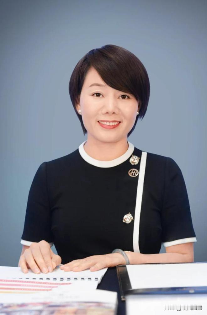 1994年，四川一女子为给哥哥还债，不惜陪伴老板24年，没想到老板后来大手一挥，