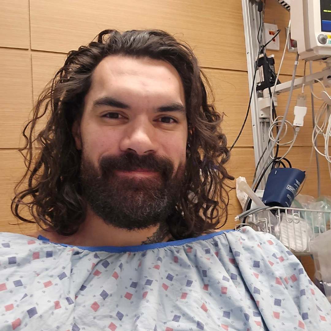 亚当斯手术后晒照：一切都很顺利 感谢所有关心🙏亚当斯赛季报销 休斯顿火箭