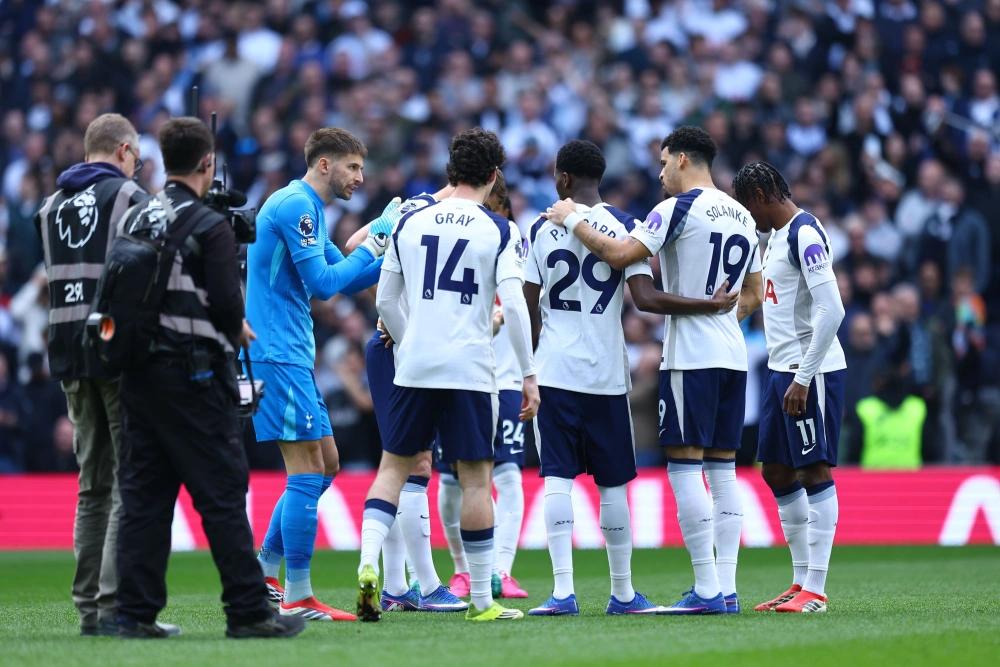 今夜铁锤帮一锤定音？西汉姆联若拿分，热刺降级倒计时正式启动！
英超保级大战今夜迎