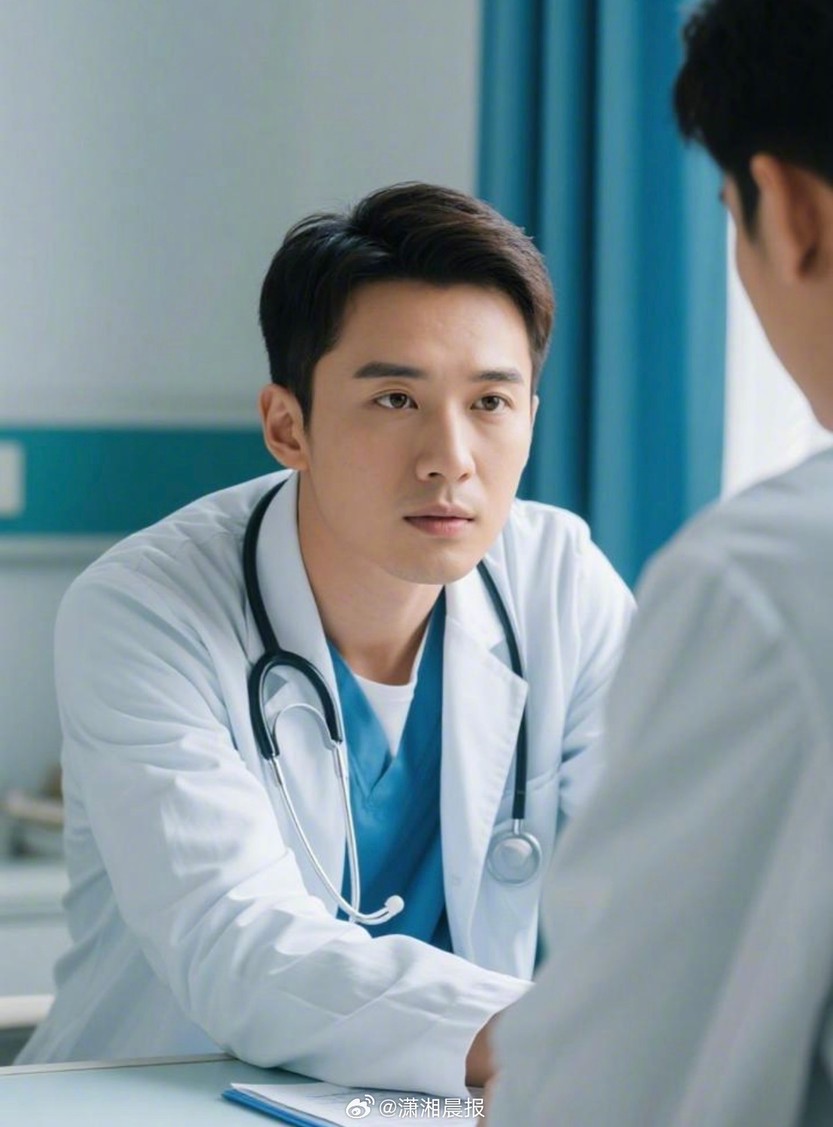 【#两男子10年来饮料当水喝差点失明#！#专家谈含糖饮料如何残害视力#？】1月1