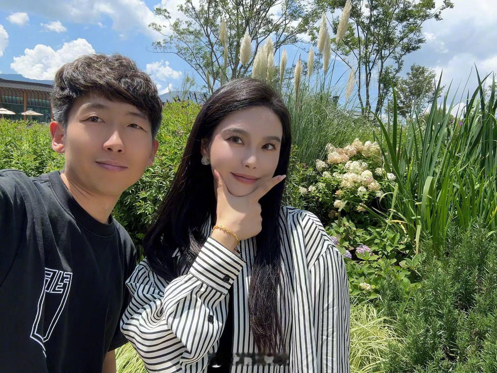 丽江偶遇女粉丝！请给我们这个组合取个名字  #东北电吹# ​​​