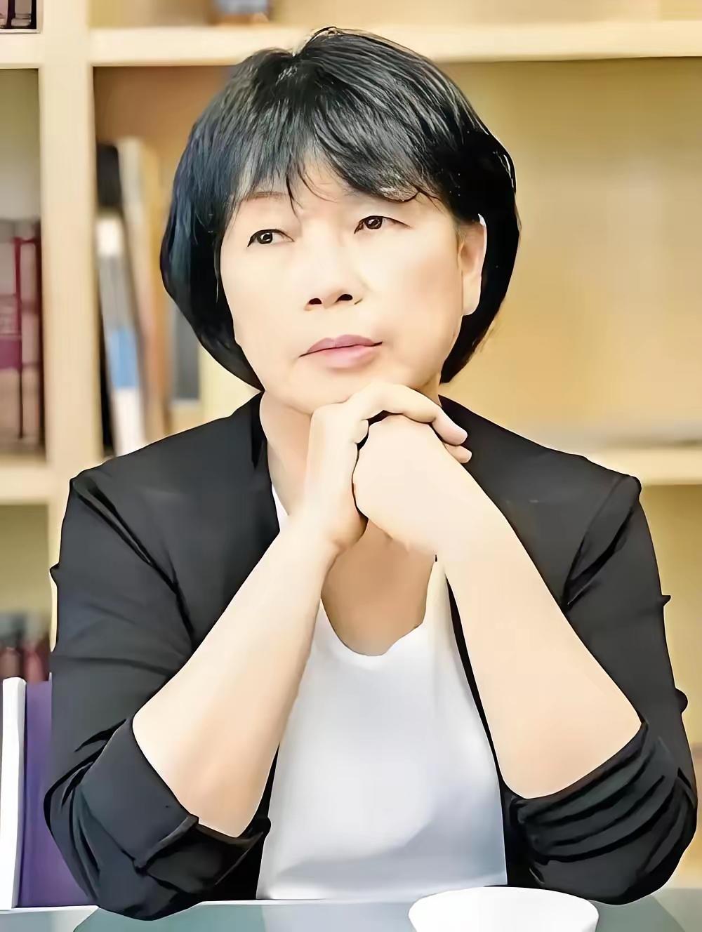 今天看到人民日报的一段话，深受触动。

“站在树上的鸟，不怕树枝的断裂，因为它依