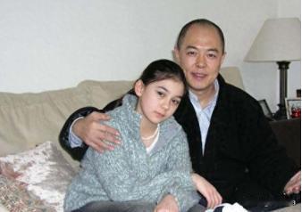她被张铁林伤透真心后，不顾争议嫁给了李子雄，遭全网质疑眼光太差。她却在几十年的婚