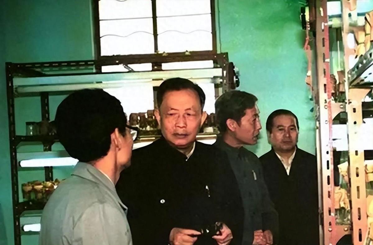 副国级中顾委常委逝世，享年101岁，终身未能报答祖母恩情成为最大遗憾
1958年