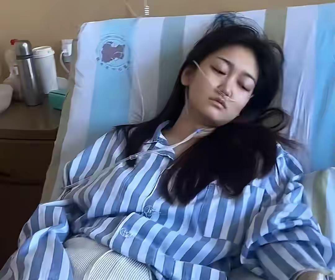 曾牵动无数网友的“浙江公厕殴打案”受害女孩徐某，近日再遭命运重击。11月14日，