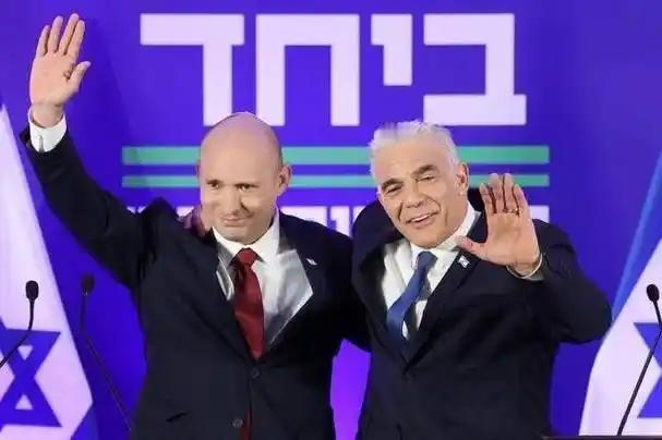 以色列政坛常青树内塔尼亚胡，这次可能要栽了。4月26日，两位前总理完成了一场撼动