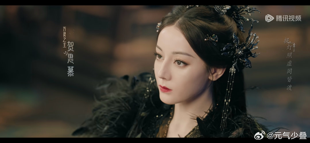 看了两集白日提灯，好看的，前两集基本就开始走剧情了，男女主双强，长剧的质感，贺思