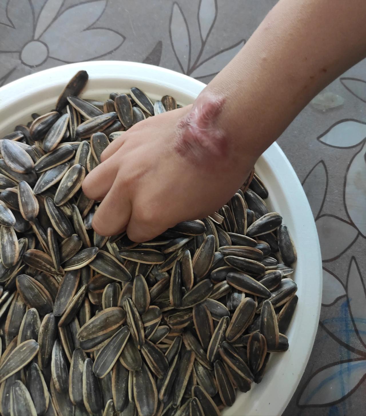 能力差的人就不适合当领导，当小领导坑了一个科室的人，当大领导坑了就能坑老百姓！
