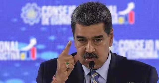 委内瑞拉的背后，绝对有高人指点！2025年的最后一周，美国这回是真的头疼了。航母