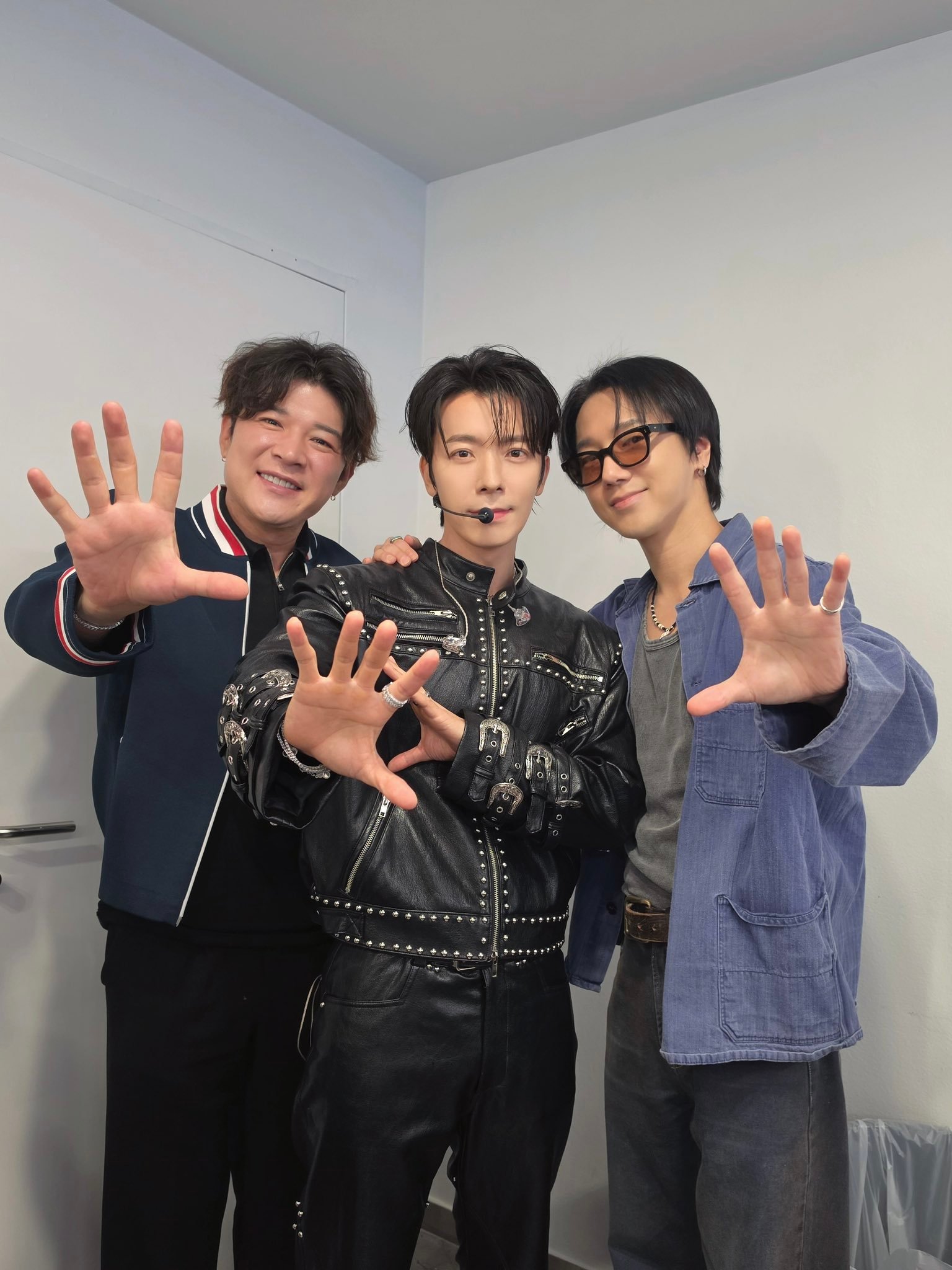 “CB百蓝_。260518李东海 IG+TW更新：因为成员们来了 所以很开心, 