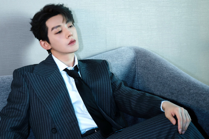 邓为总台跨年造型邓为总台跨年 邓为总台跨年造型，为子就这样帅！ 