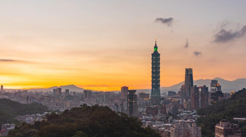 台湾求大陆，顶不住了！  

特朗普一纸命令，直接把对台湾商品的关税从15%涨到