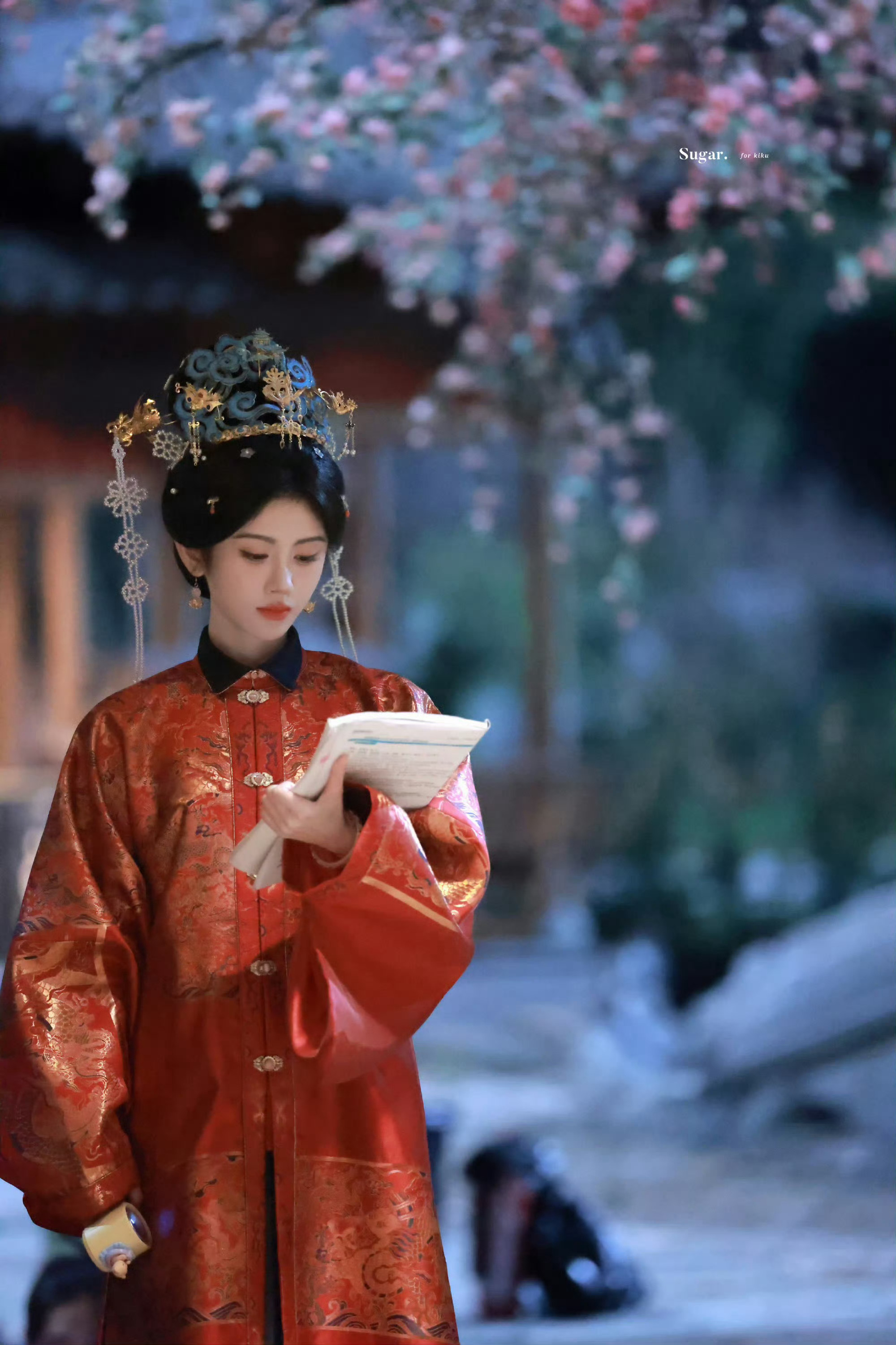鞠婧祎杨采薇 jjy鞠婧祎花间令  你就像阳光剌破云层，缓慢而温柔，却无法被阻挡
