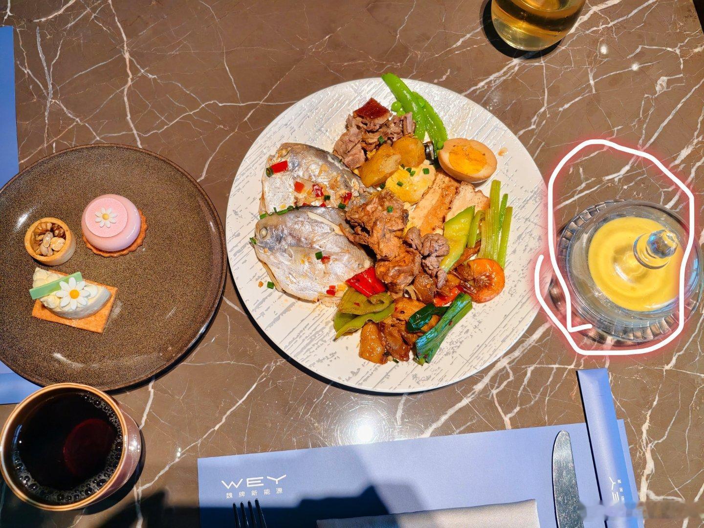 中午干饭，徐老师跟我说，拿了个蒸蛋，你帮忙端下过去呗。我也走了一圈没看到有蒸蛋，