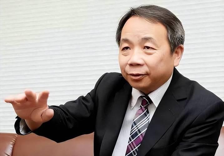 汉奸石平要去访问台湾，真是哪里不臭，他就出现，一定要把那里搞臭了。

现在是，哪