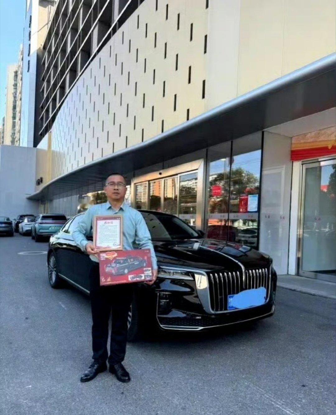 今年93阅兵最戳人的，居然是那些开完盛典就开回菜市场的“百姓礼宾车”！ 之前刷到