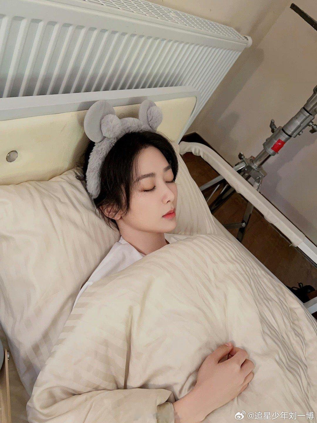 #杨紫许凯互发睡颜##许凯杨紫情头#睡颜情头 ​​​