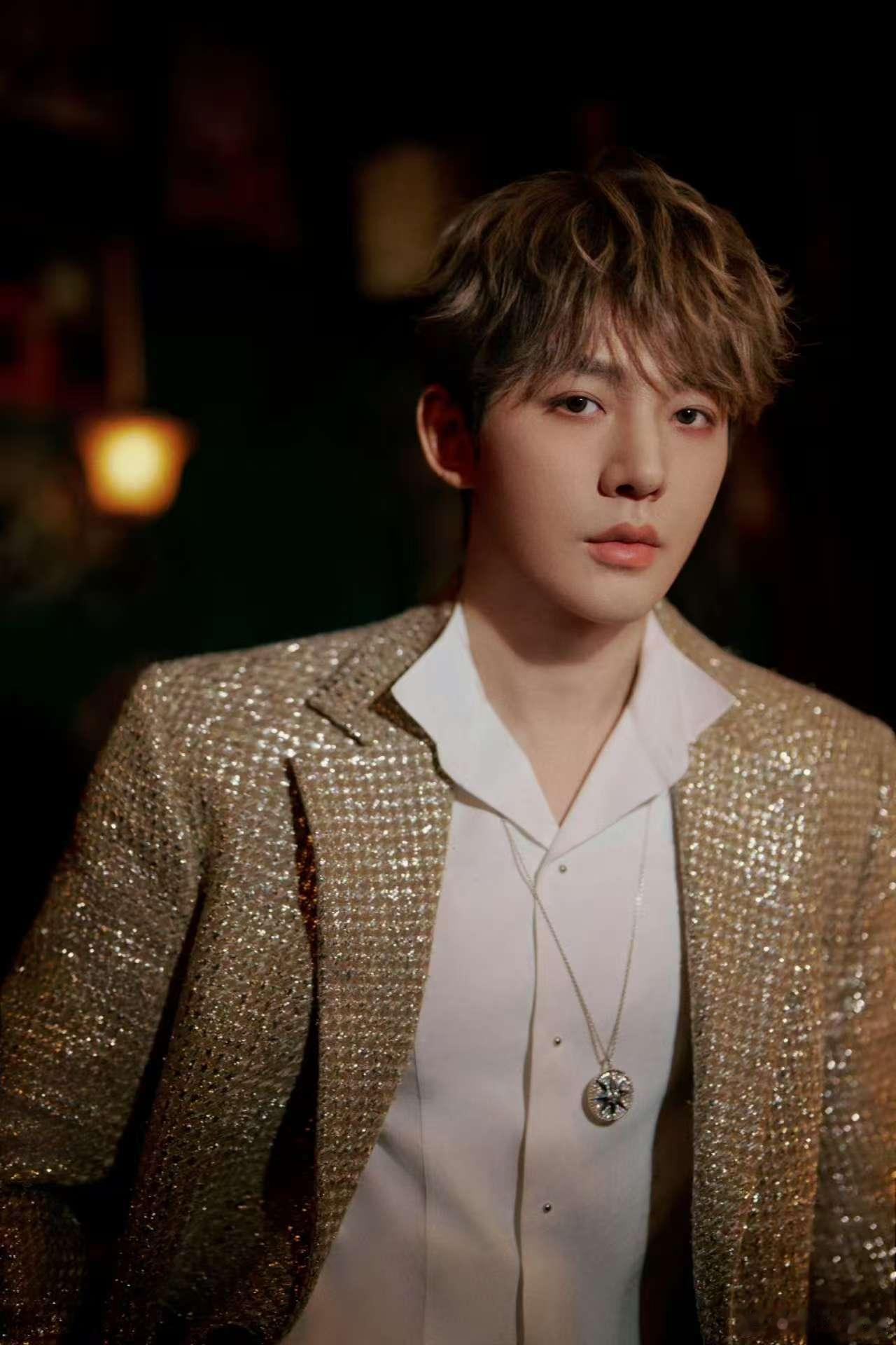 邓为鎏金西装邓为迪奥活动返图邓为迪奥活动返图，鎏金西装，