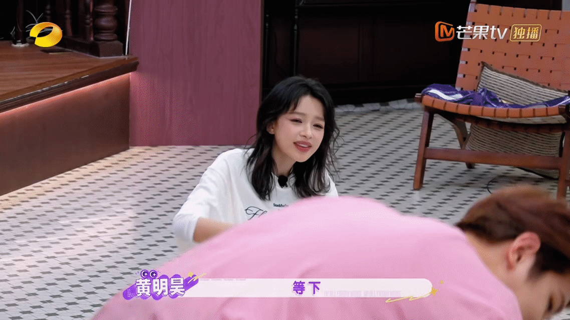 十年内无人读得懂孙怡被孙怡的脑回路笑死综艺里孙怡的脑洞太放飞，世界杯主题布置混搭