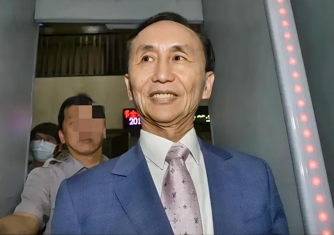 台湾名嘴吴子嘉10月22日在被新竹地检署侦讯后于晚9点左右离开，后在受访时表示此