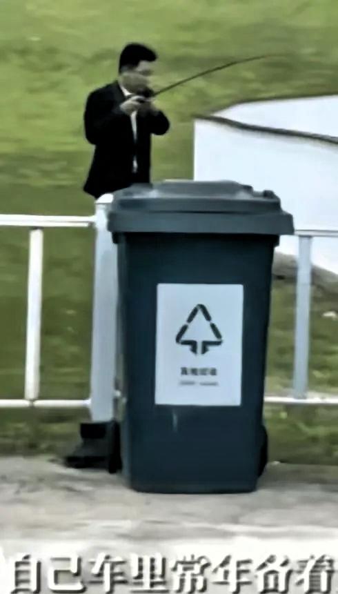 “这就是命啊！”浙江舟山，一位男子和妻子拍婚纱照时，趁着妻子换衣服的间隙，意外钓