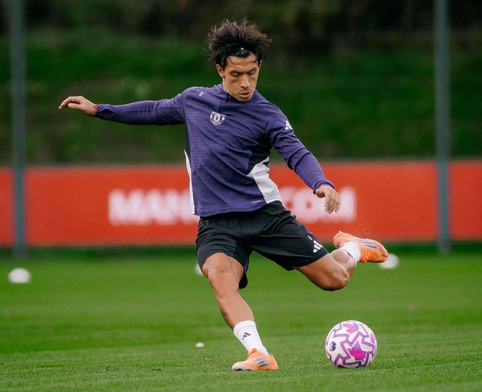 利马能不能踢后腰？阿莫林：“聪明的球员可以在很多位置踢球，但中场对利马来说不合适